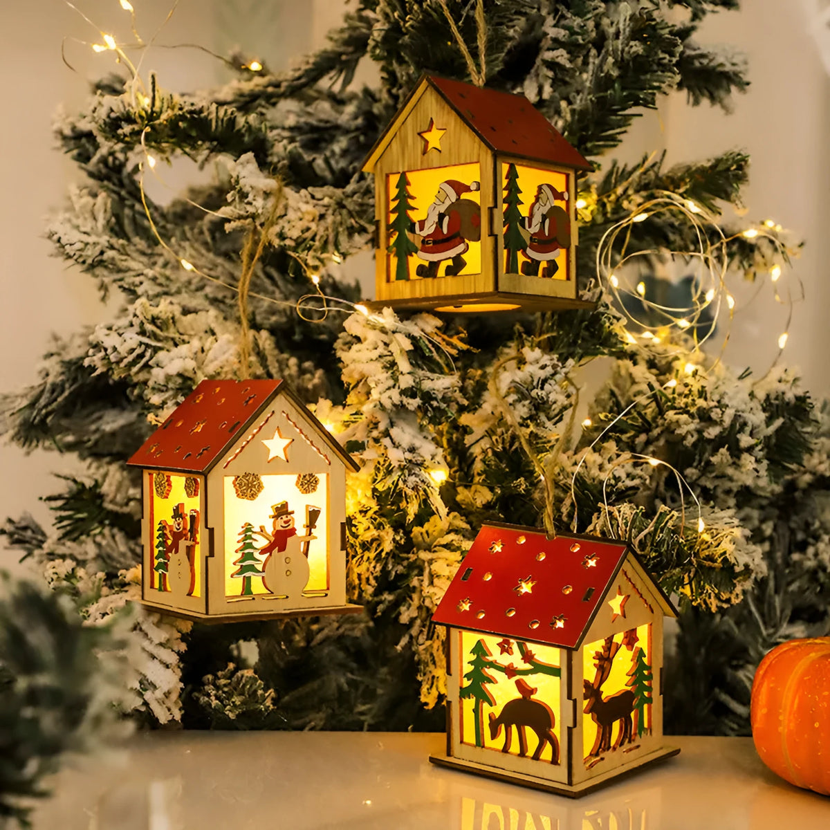 Luminous wooden Christmas pendant, 7cm x 7cm x 9cm, with wick and battery in snowman, Santa or elk style