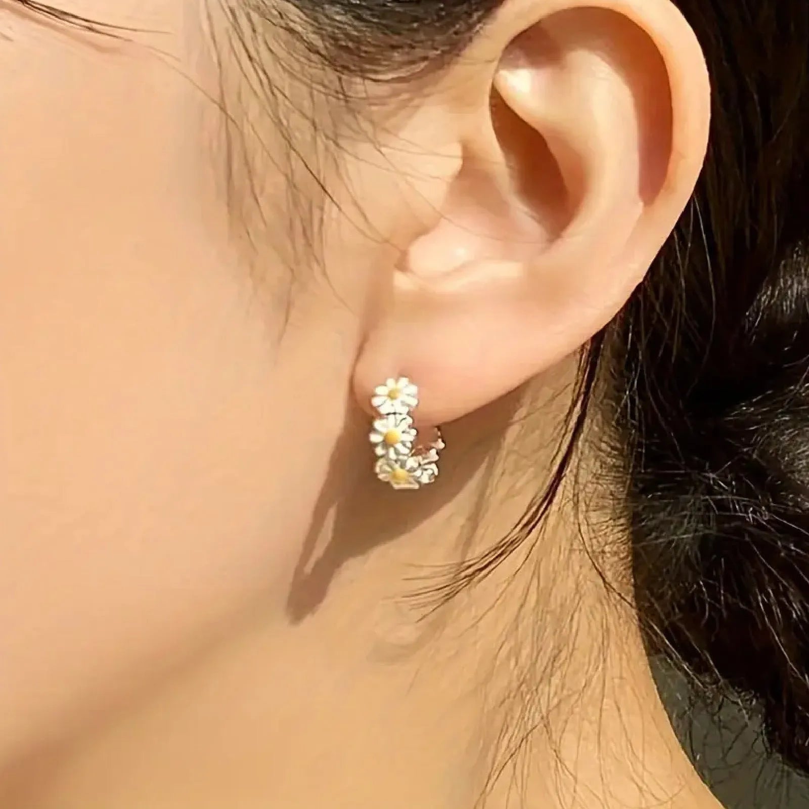 White daisy flower fashion ring earrings with electroplated copper and platinum gemstone inlay