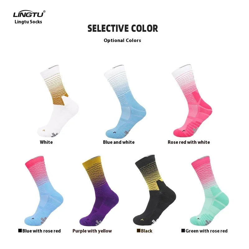 Adult sports socks in polyester fibre with gradient pattern, quick-drying and non-slip, available in seven colours.