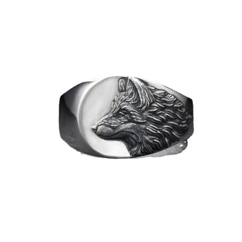 Men's silver-coloured alloy ring with geometric wolf shape design on finger
