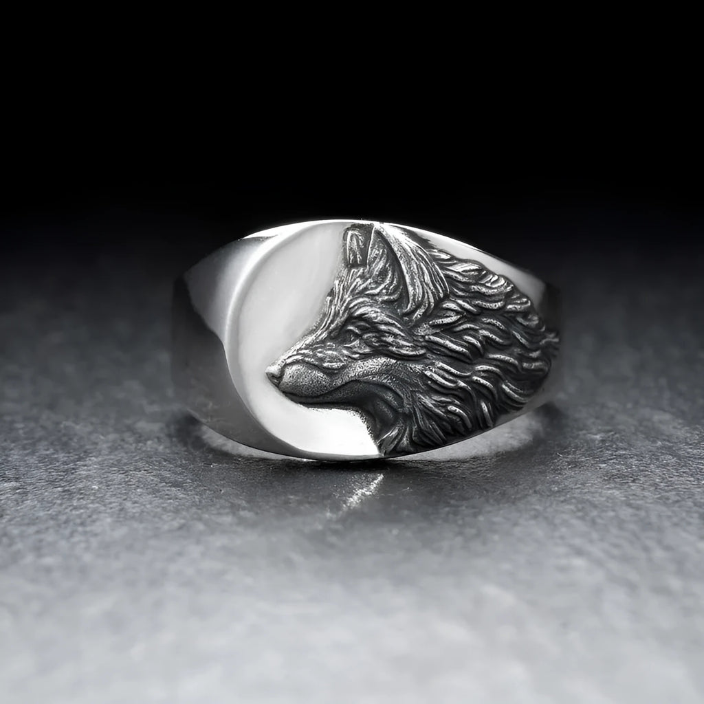 Men's silver-coloured alloy ring with geometric wolf shape design on finger