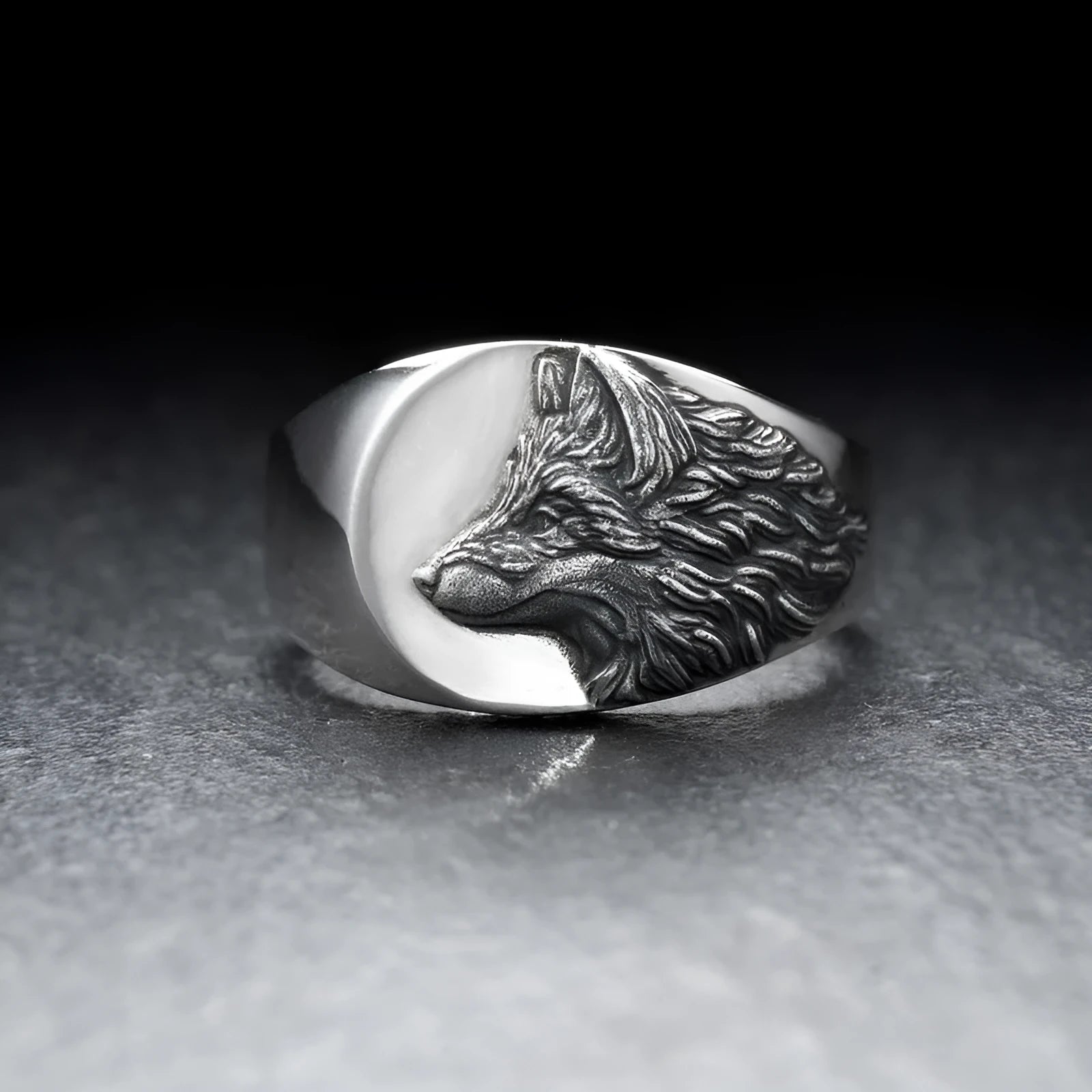 Men's silver-coloured alloy ring with geometric wolf shape design on finger