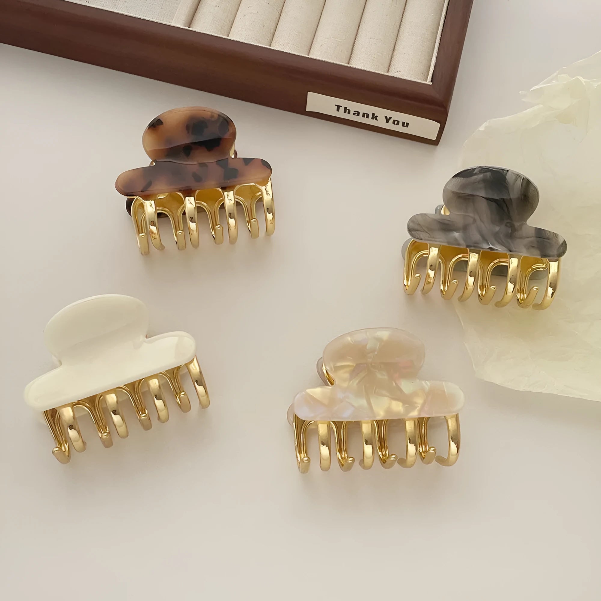 Dopamine retro acetate hair clip with metal grip in leopard print colour