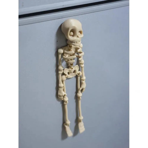 3D printed white skull refrigerator magnet ornament measuring 18cm high