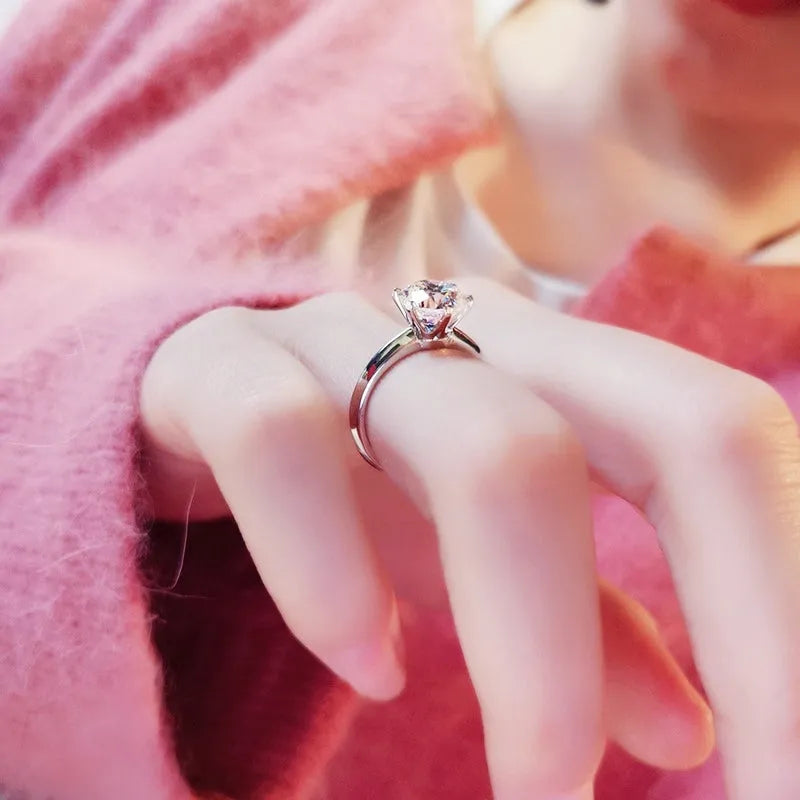 Women's zircon ring with six-claw setting in white gold plated geometric design