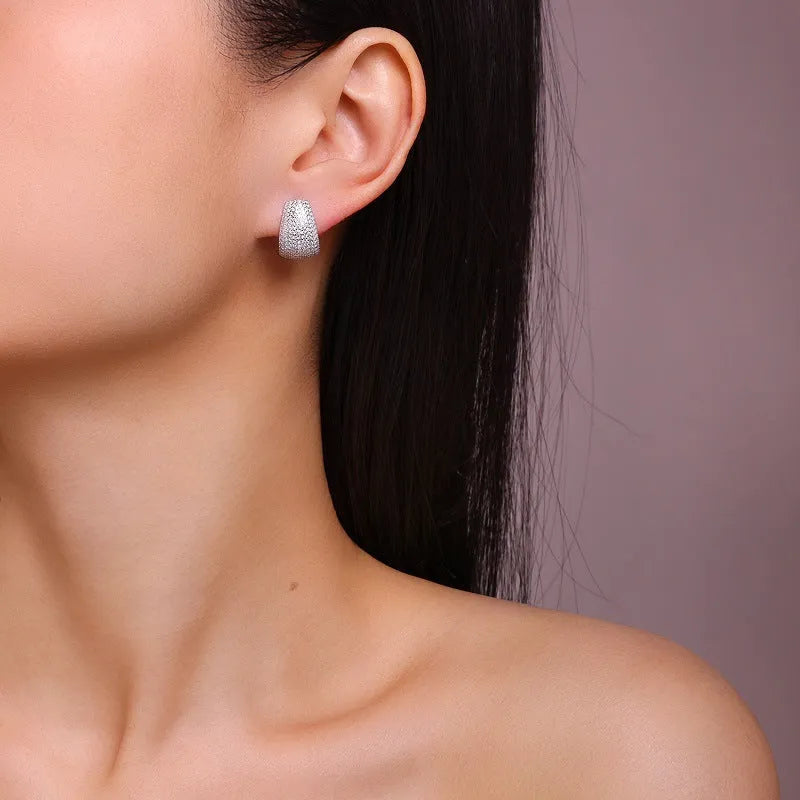 S925 sterling silver geometric ear studs with D-E colour moissanite stones and alloy backing