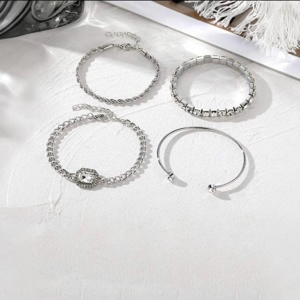 Four-piece alloy jewellery set with retro geometric square diamond links in gold and silver tones
