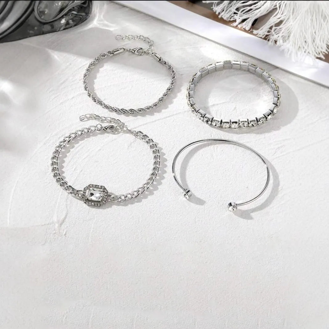 Four-piece alloy jewellery set with retro geometric square diamond links in gold and silver tones