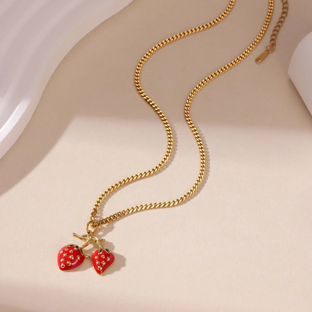 Stainless steel strawberry pendant necklace on alloy chain in red or white gradient colour