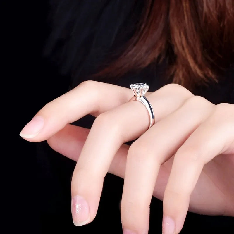 Women's zircon ring with six-claw setting in white gold plated geometric design