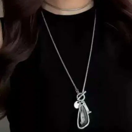 Women's alloy snake bones chain necklace with geometric pendant in blue colour option