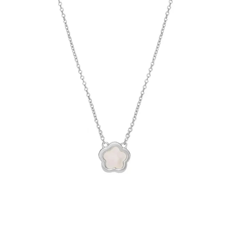 White mother shell flower necklace with O-chain in gold or silver finish