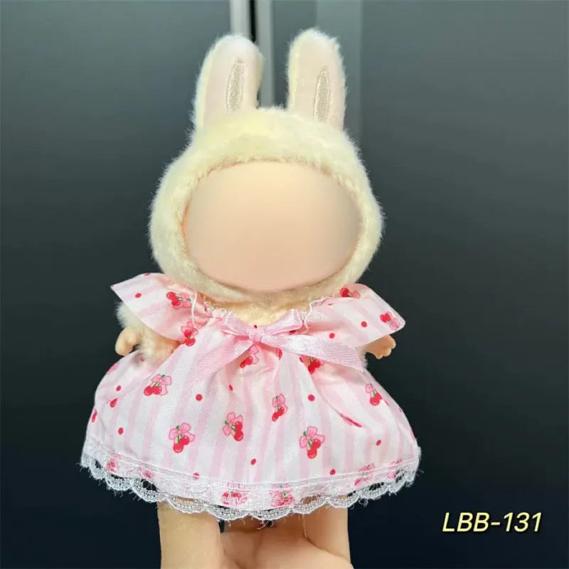 Plastic doll costume for a 17cm LBB series vinyl figurine on a mannequin.