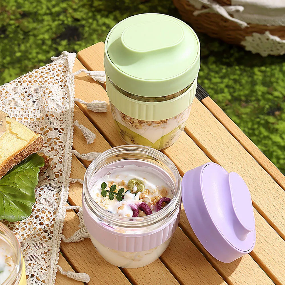 Green PP plastic salad cup with integrated lid and spoon showing 480ml capacity measurement