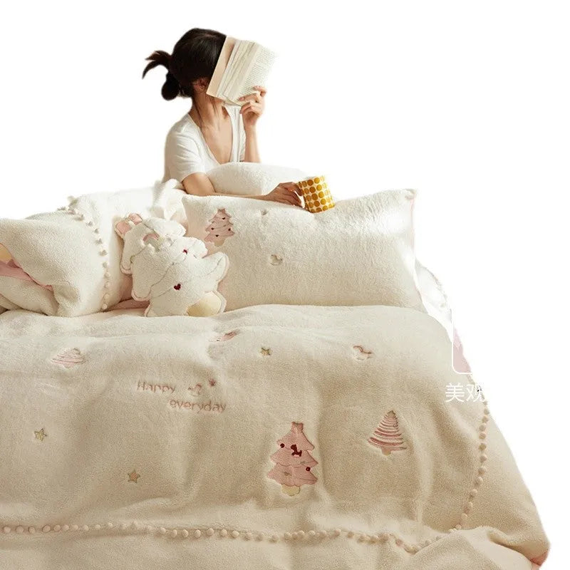 Winter milk fibre bedding set with Christmas tree pattern showing duvet cover, sheet, and pillowcases