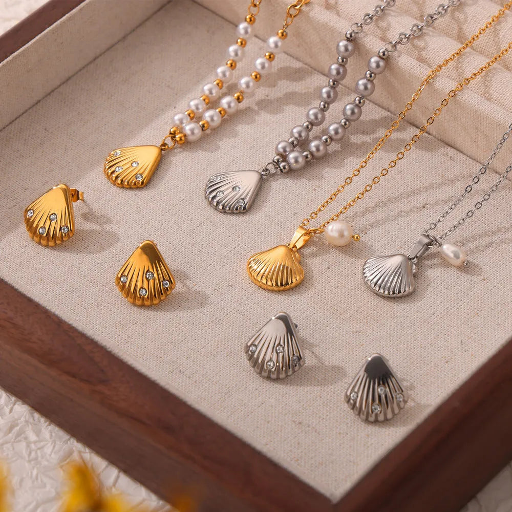 Vintage French shell design pendant necklace with freshwater pearl beads on titanium steel O-chain