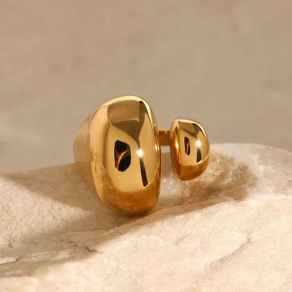 Exaggerated geometric open ring for women in stainless steel with a metallic finish.