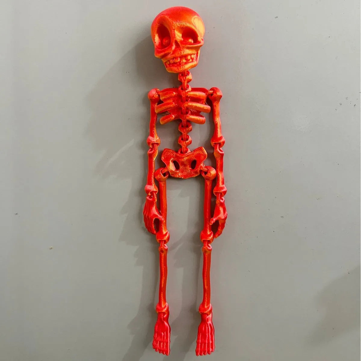 3D printed white skull refrigerator magnet ornament measuring 18cm high