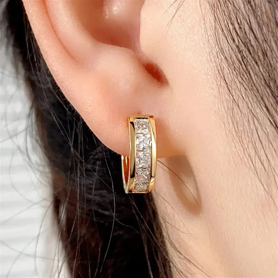 Geometric quadrilateral fashion earrings in gold or silver colour with copper construction