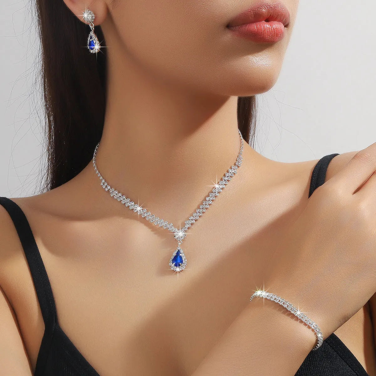 Claw chain rhinestone necklace and matching earrings set with water drop shapes