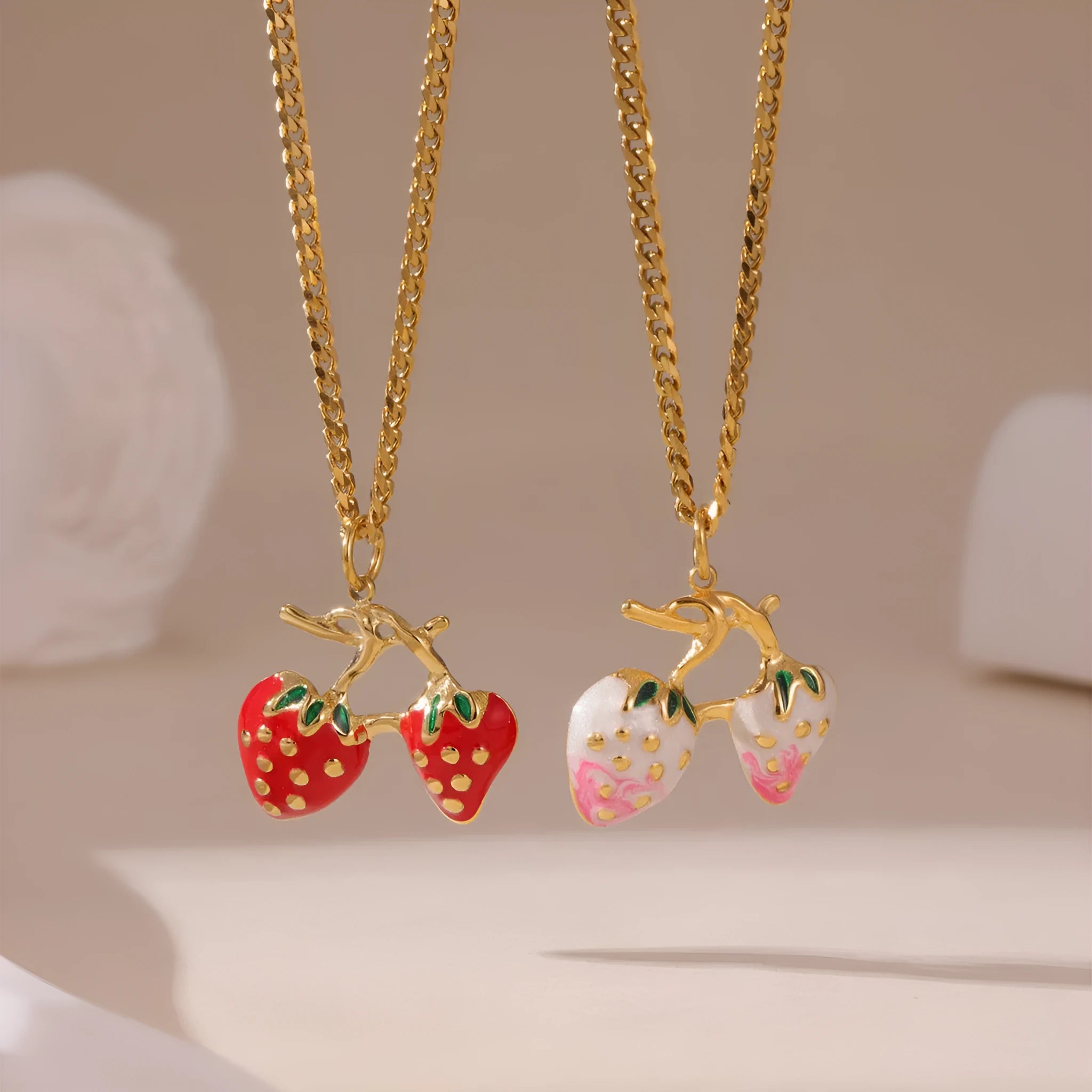 Stainless steel strawberry pendant necklace on alloy chain in red or white gradient colour