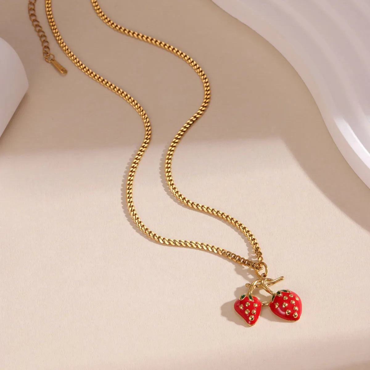Stainless steel strawberry pendant necklace on alloy chain in red or white gradient colour
