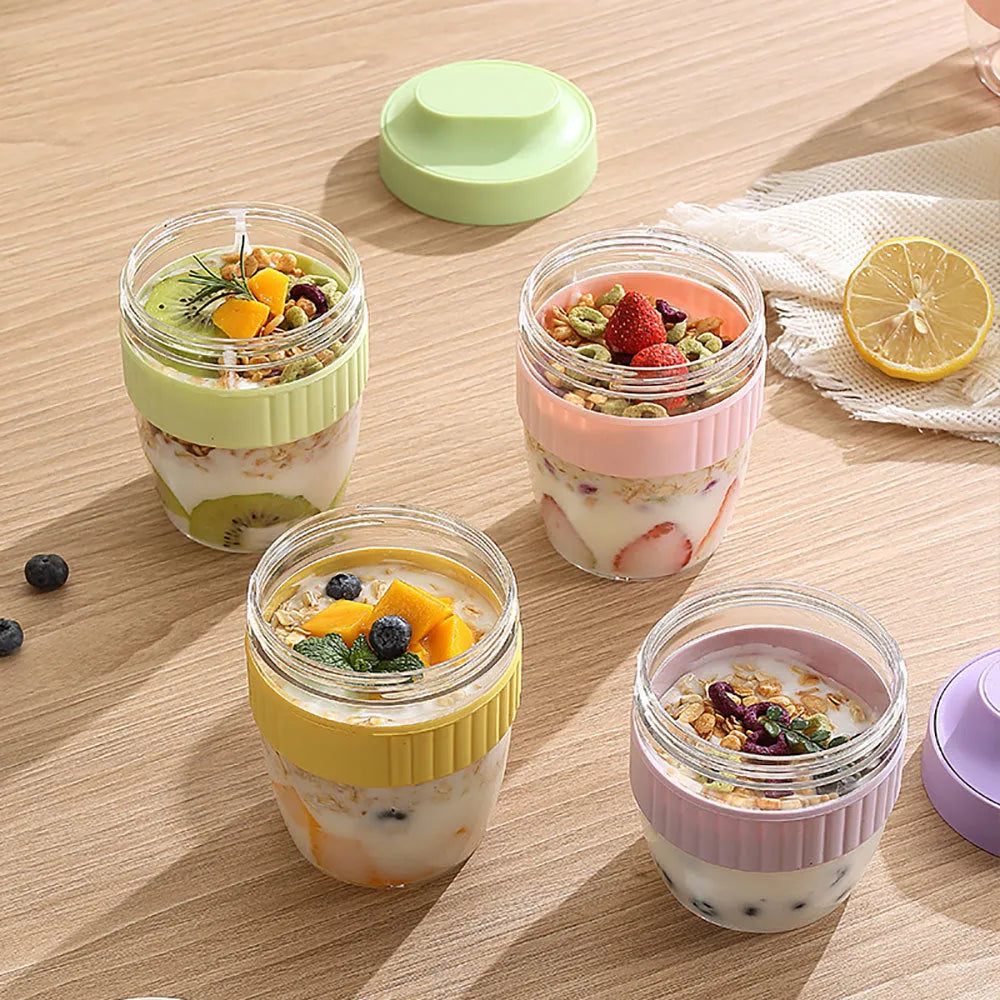 Green PP plastic salad cup with integrated lid and spoon showing 480ml capacity measurement