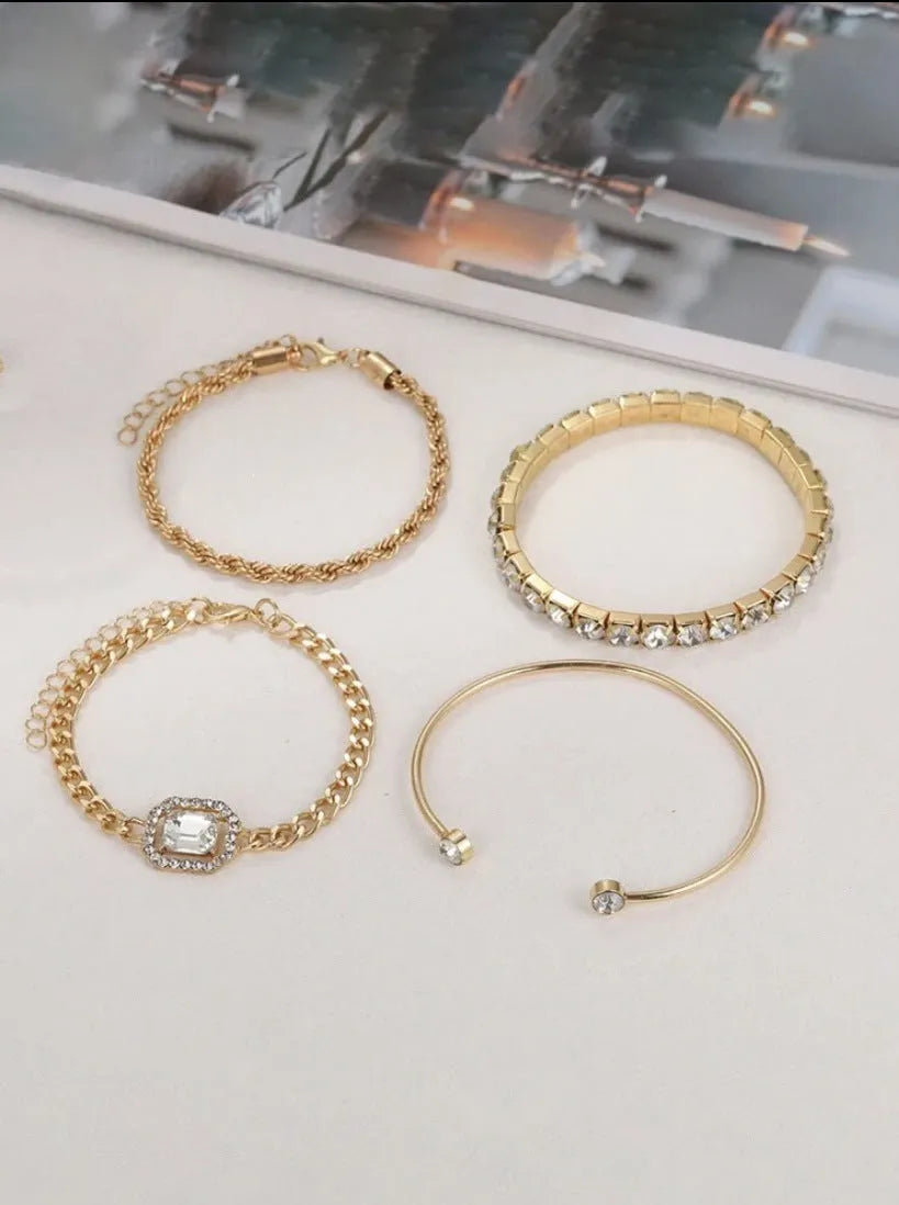 Four-piece alloy jewellery set with retro geometric square diamond links in gold and silver tones