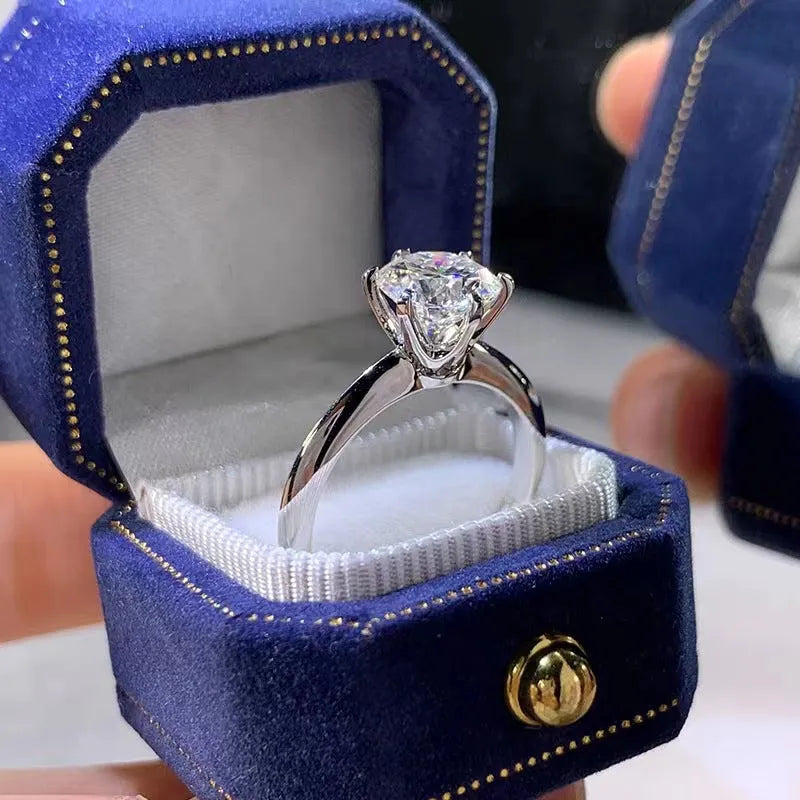 Women's zircon ring with six-claw setting in white gold plated geometric design