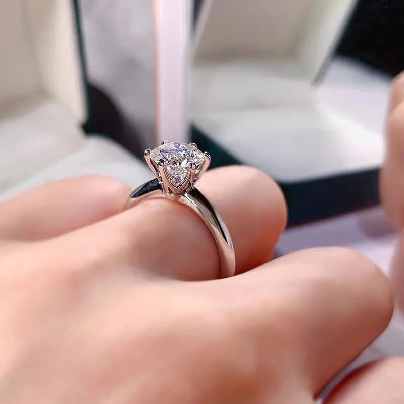 Women's zircon ring with six-claw setting in white gold plated geometric design