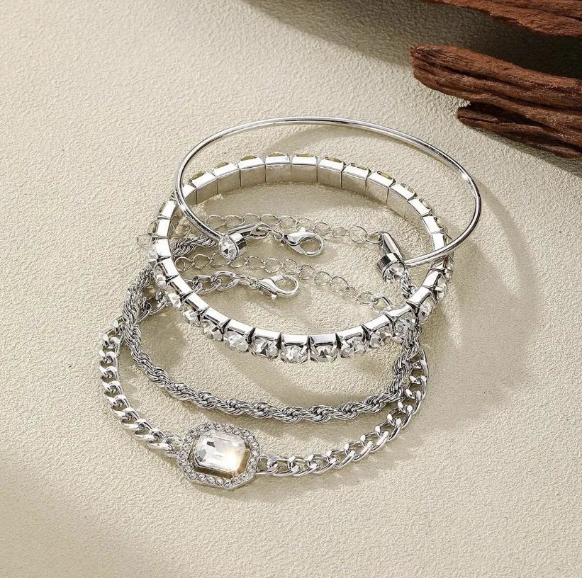 Four-piece alloy jewellery set with retro geometric square diamond links in gold and silver tones