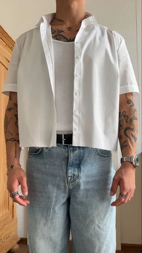 Men's white short sleeve polyester shirt with regular fit and cropped length