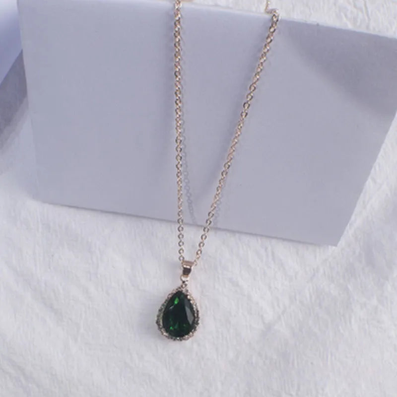 Drop-shaped pendant necklace with rhinestone and gemstone inlay in pink colour option