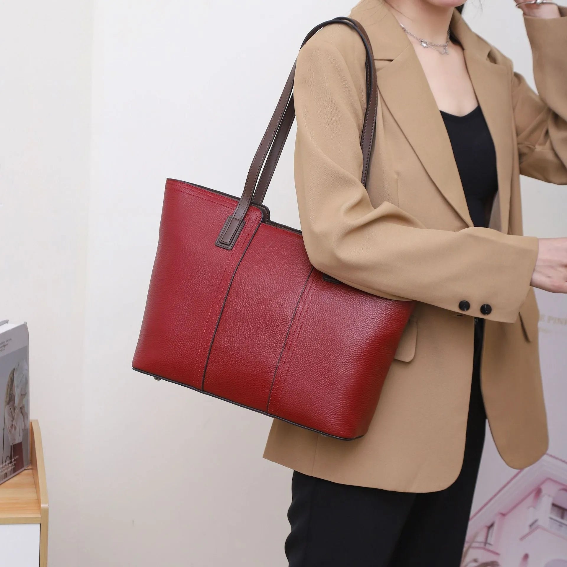 Genuine leather women's commuter shoulder bag in box-type design with large capacity and internal phone pocket