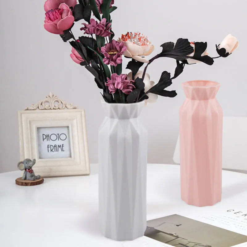 Green melamine plastic vase with 7.2cm base diameter for floral arrangements