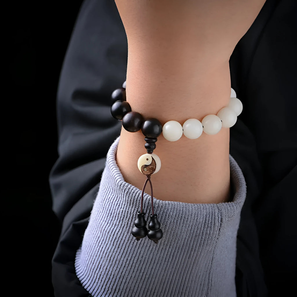 11mm white bodhi bracelet with blackwood eight-diagram beads in retro style