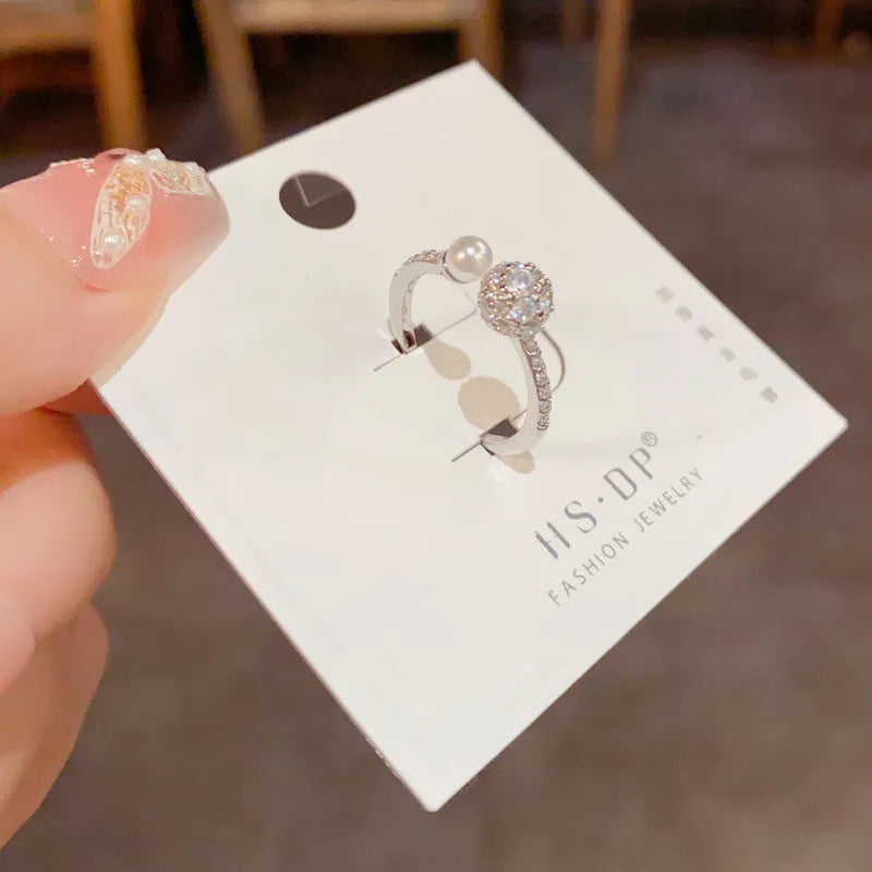Round zircon open-end pearl ring with geometric design in gold or silver colour options