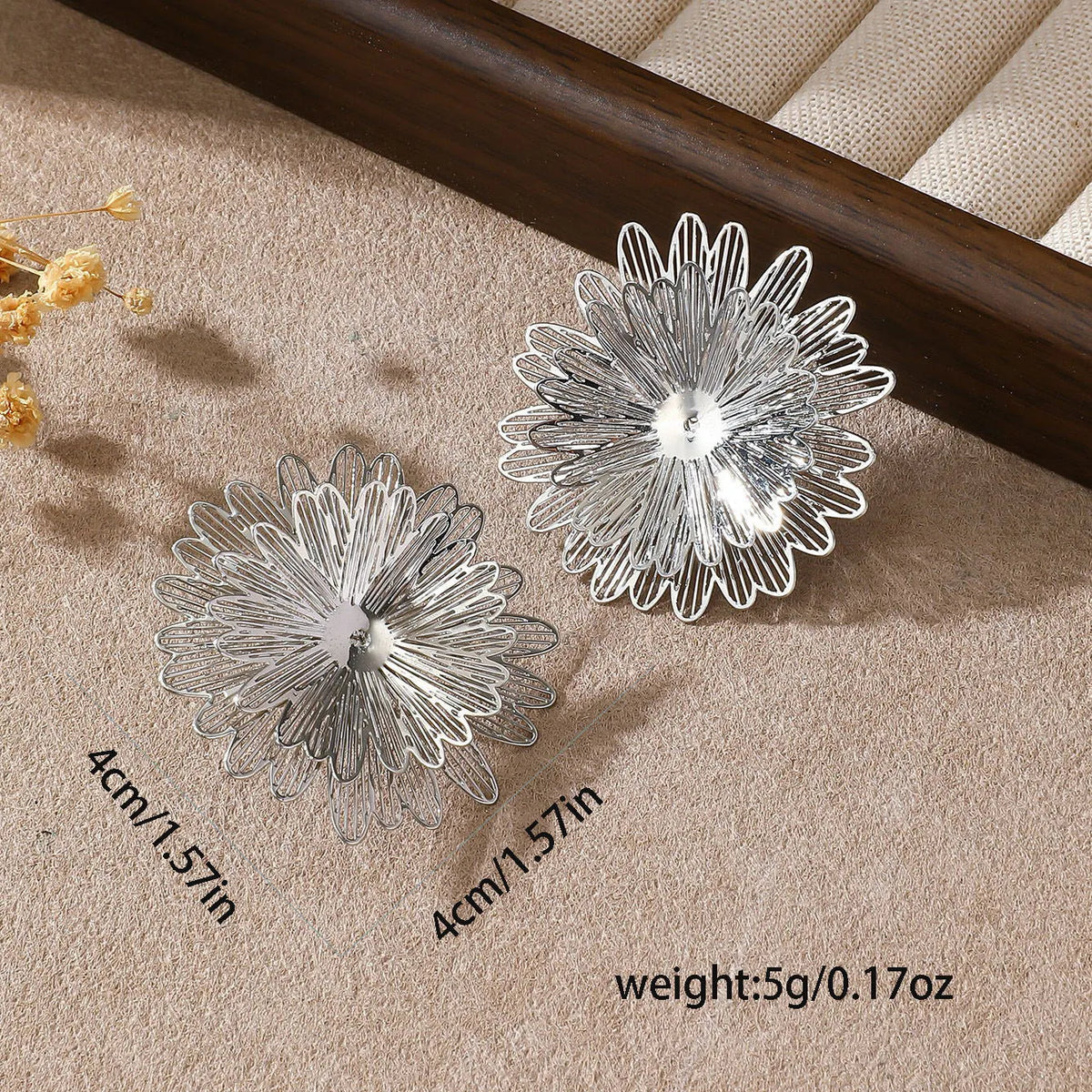 Three-dimensional hollow flower earrings in gold or silver alloy with daisy and petal design