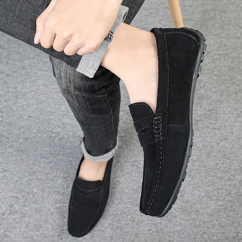 Men's solid colour suede loafers with round toe and slip-on design
