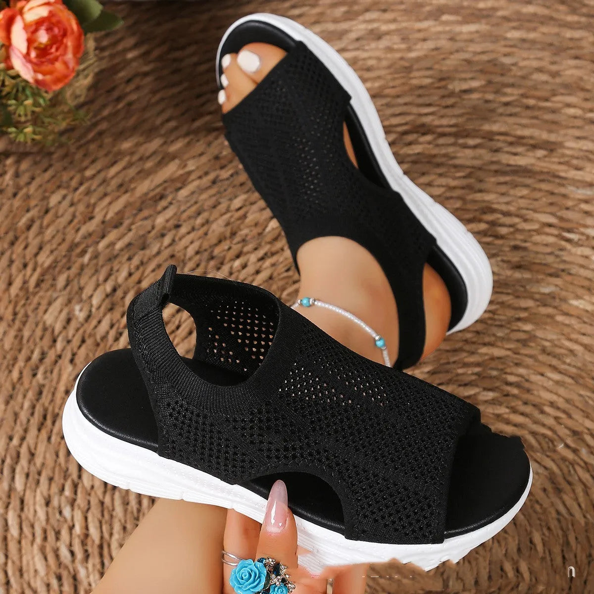 Women's platform sports sandals in pink with a flat head toe bracket and rubber sole