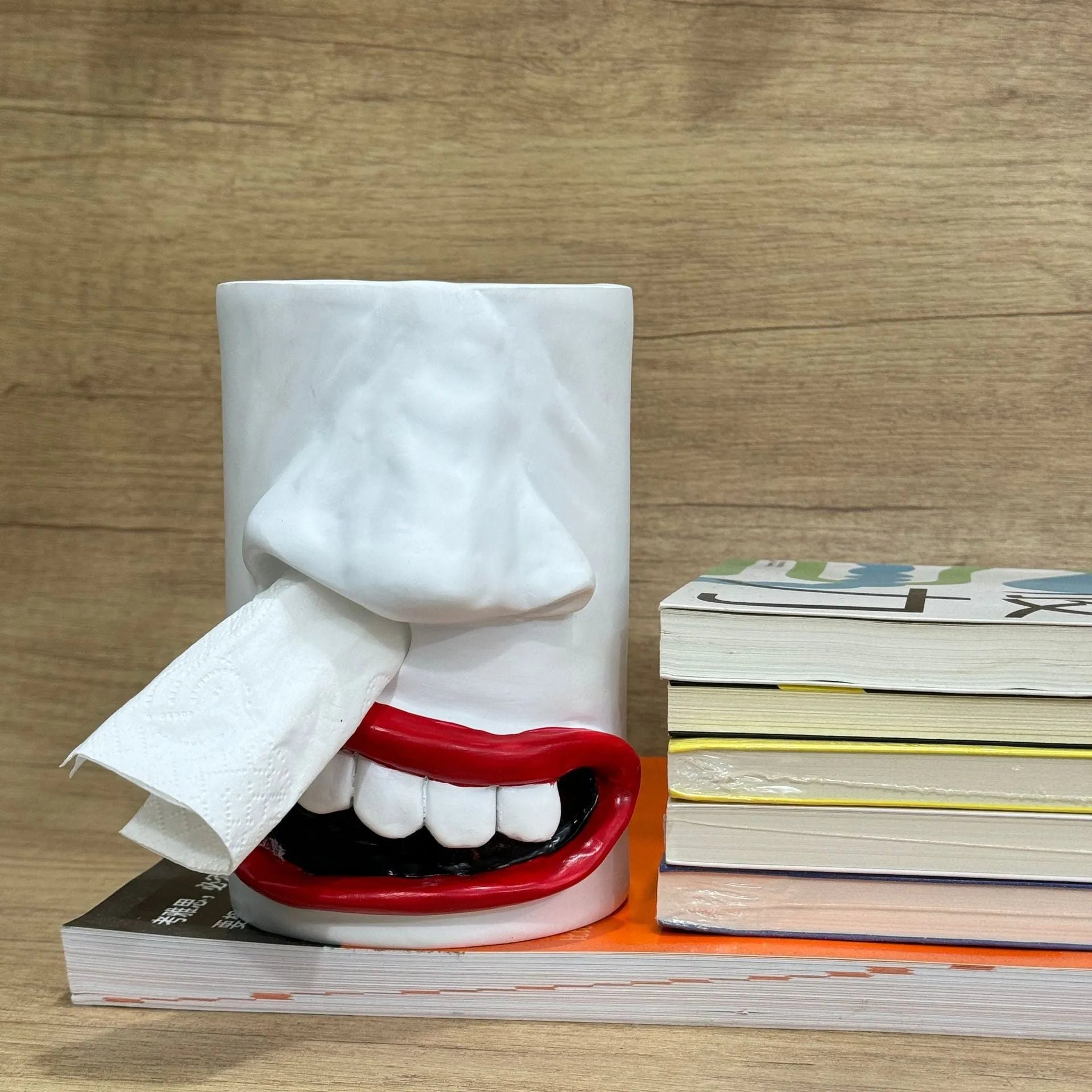 Resin desktop tissue box holder ornament in funny tissue paper holder colour, American-style design.
