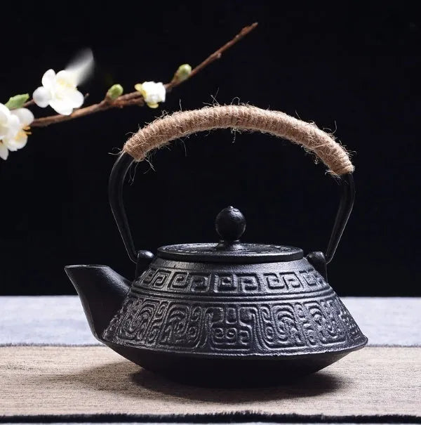 Cast iron teapot with traditional Japanese-style pattern and 0.9 litre capacity