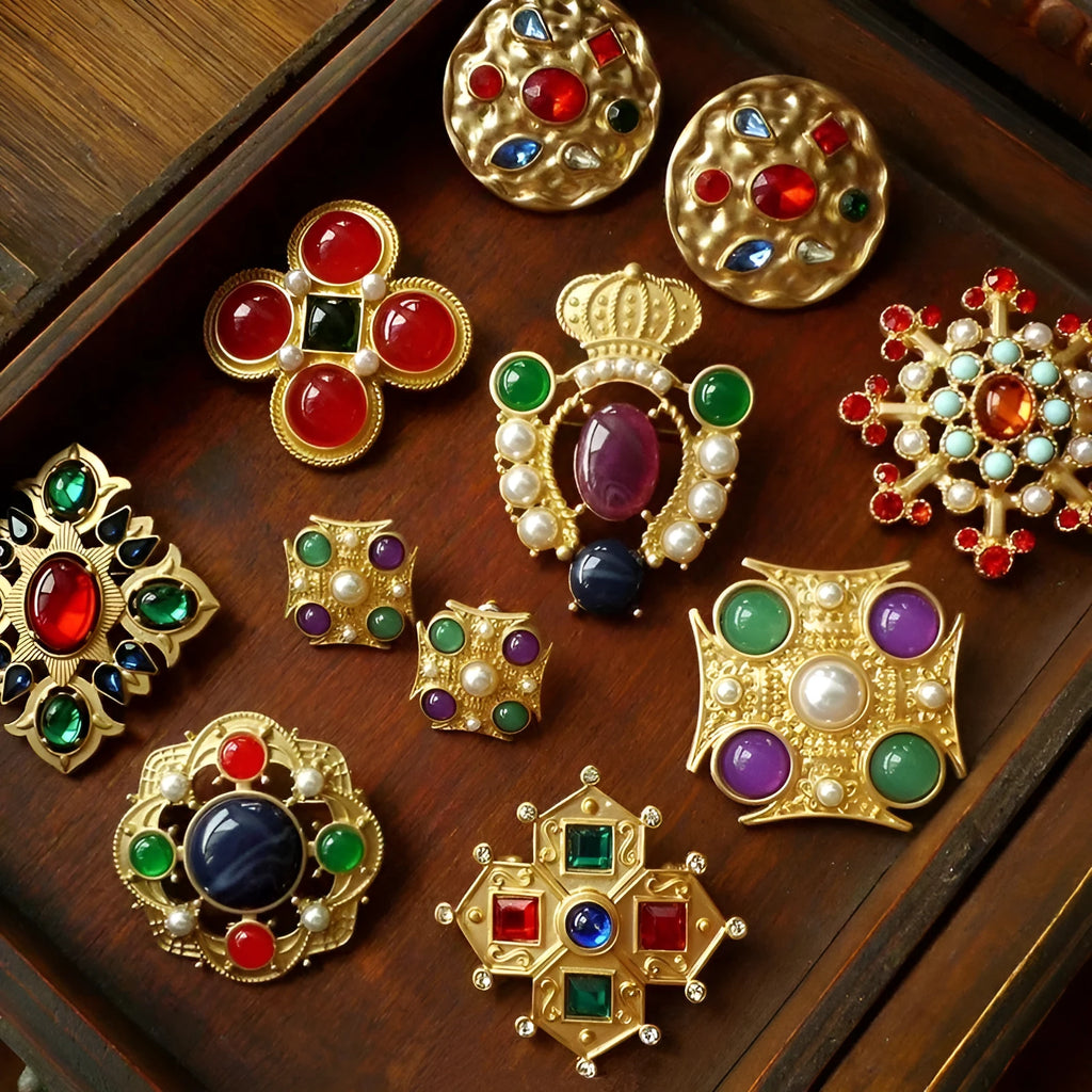 A diamond-shaped Retro Court Baroque vintage brooch made from zinc alloy, showing ornate detailing.