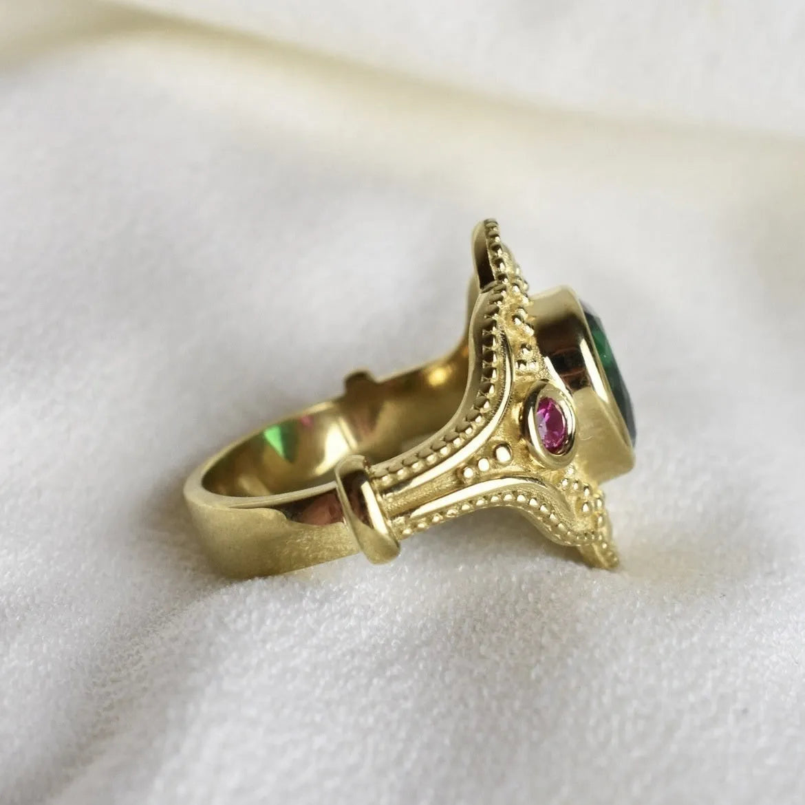 Women's gold-plated geometric ring in golden lvzuan colour with alloy construction and ins style design