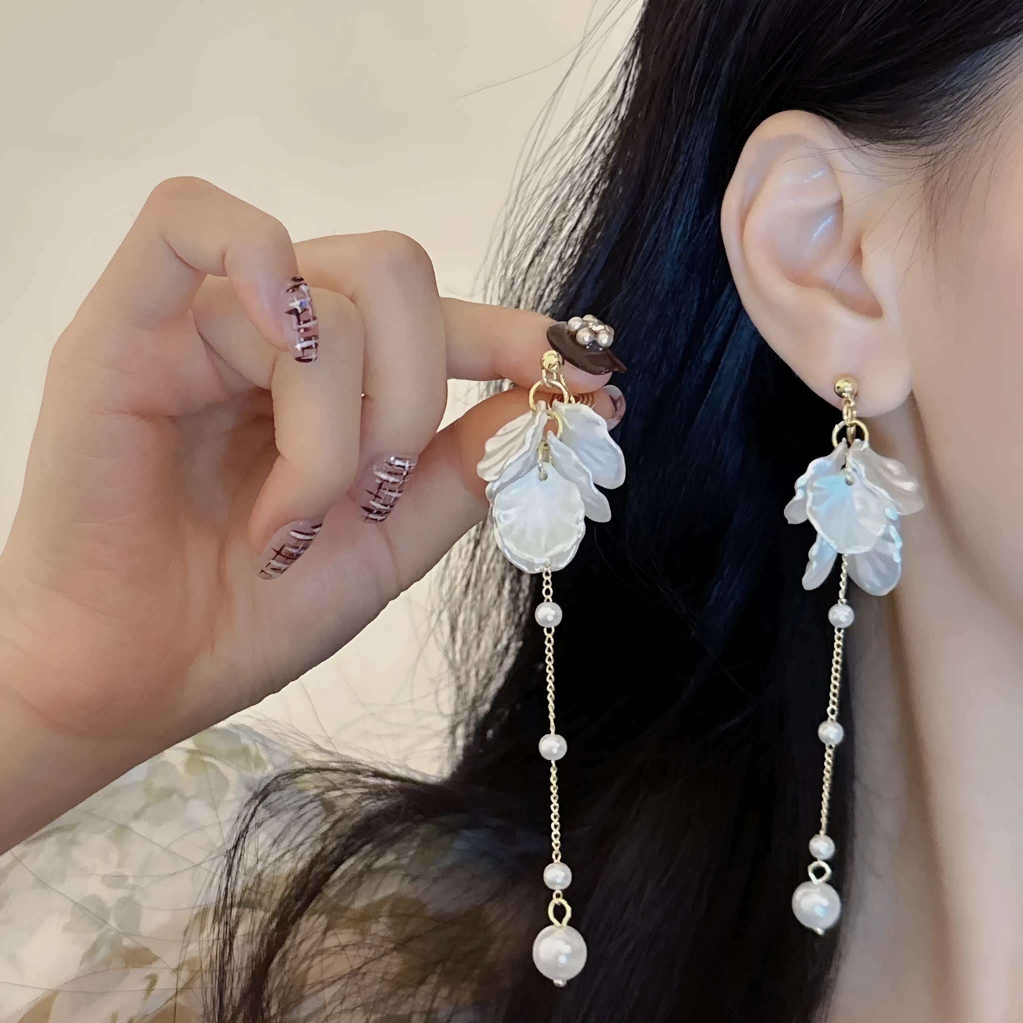 Women's acrylic pearl drop chain tassel earrings with multiple clip options