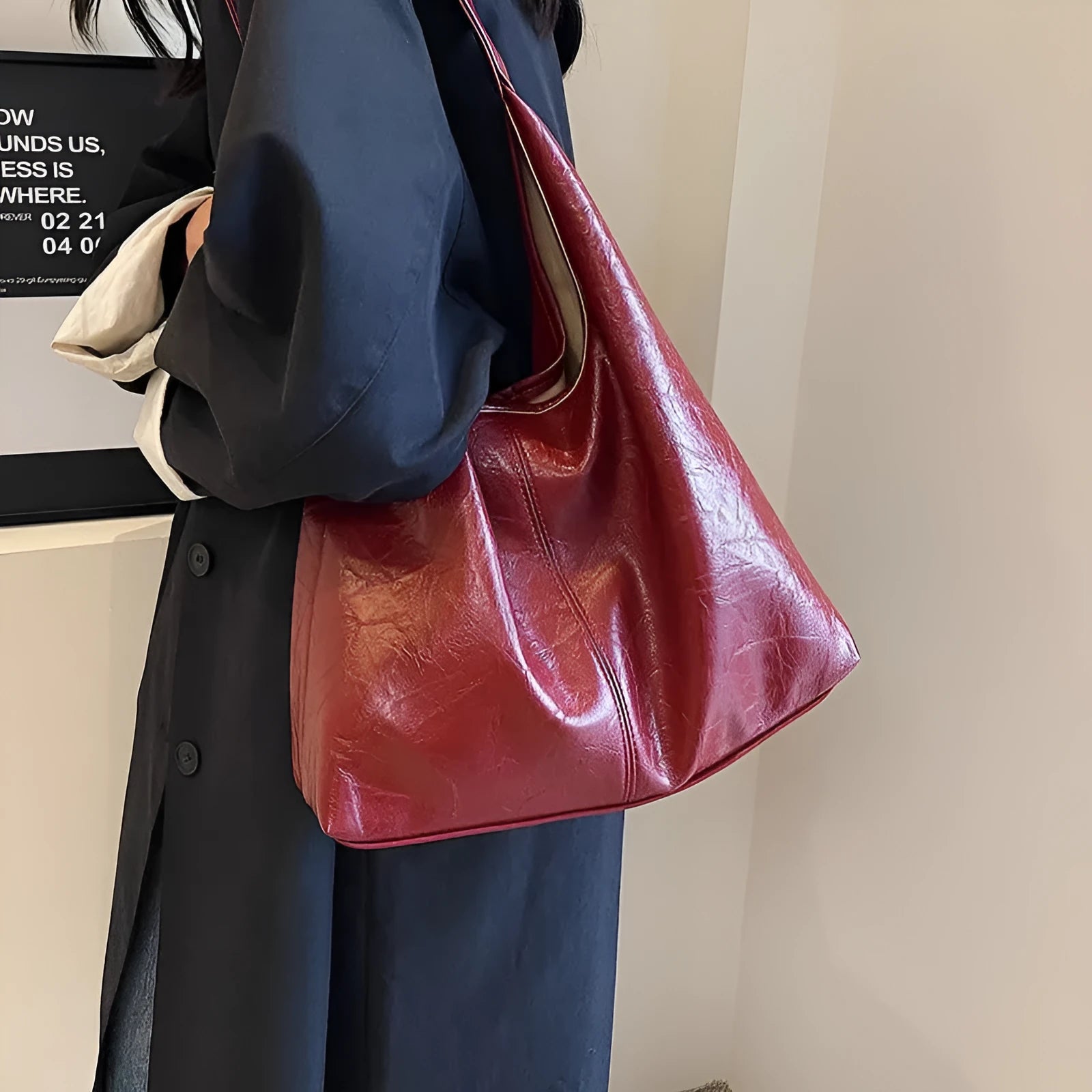 Soft leather large capacity shoulder bag in street trend style with sewing thread detailing