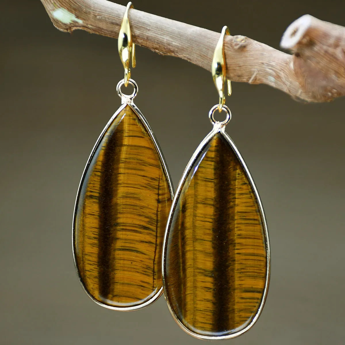 Vintage long water drop stone earrings in five colour options with manual processing