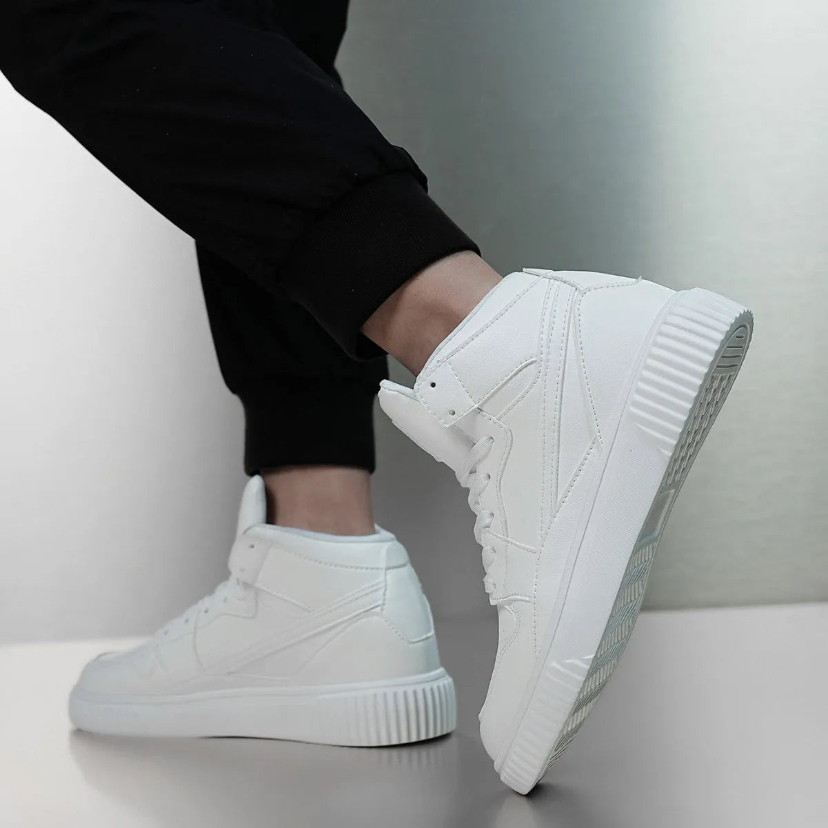 White men's casual shoes with round toe and microfiber upper for winter leisure wear