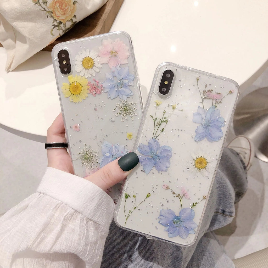 Real dried daisy flower phone case with gold glitter epoxy finish, transparent TPU back cover for iPhone