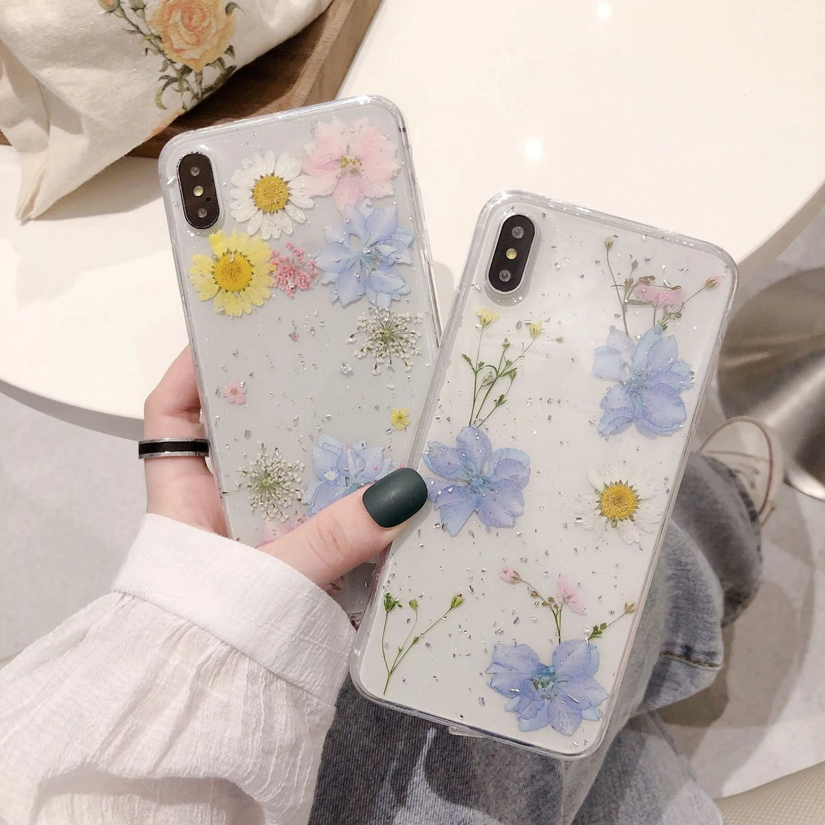 Real dried daisy flower phone case with gold glitter epoxy finish, transparent TPU back cover for iPhone